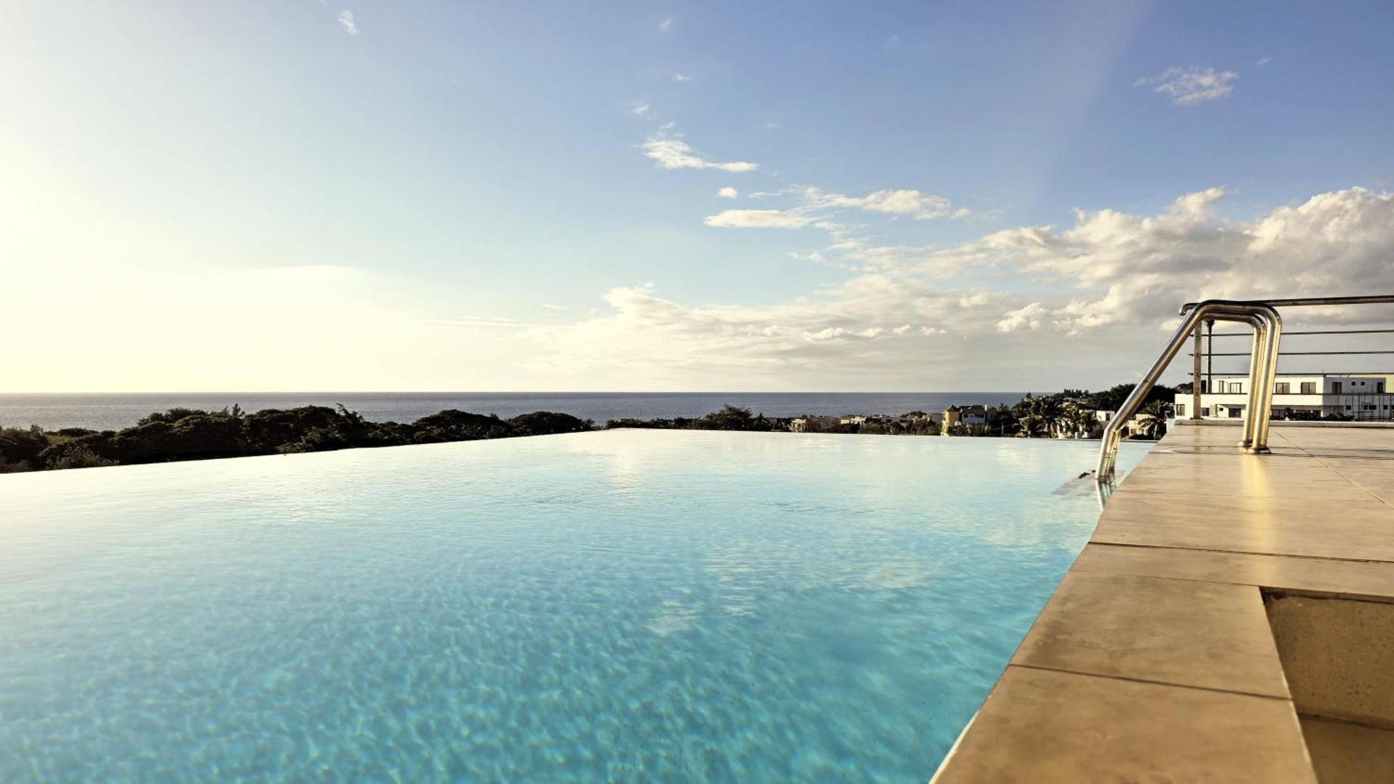 Appartamento Luxury Penthouse With Infinity Pool & Stunning Sea View Flic-en-Flacq Esterno foto