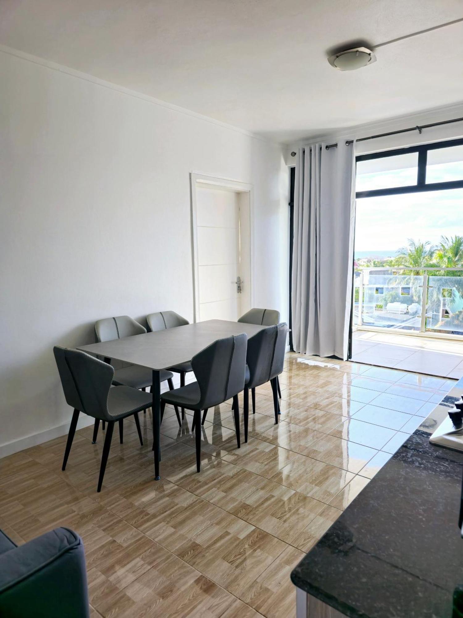 Appartamento Luxury Penthouse With Infinity Pool & Stunning Sea View Flic-en-Flacq Esterno foto